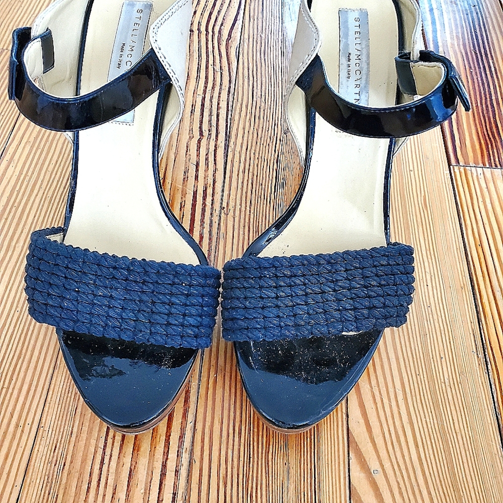 Stella McCartney Biege/Black patent ankle and braided foot strap